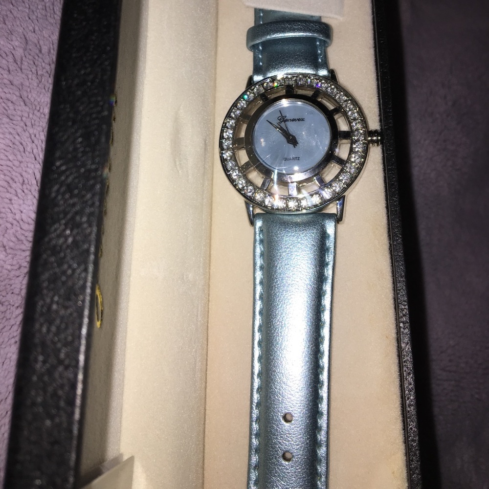 Genevex round watch